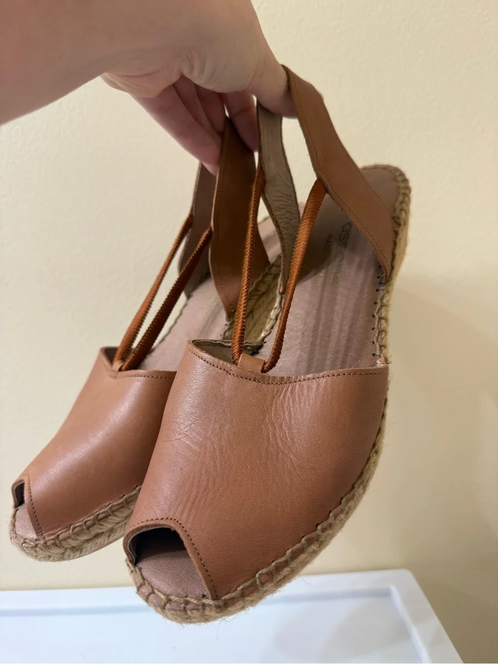 NWOT Andre Assous 10 Leather Espadrille Wedge Slingback Sandal Cognac Spanish